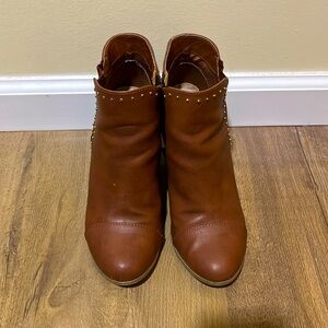 Lauren Conrad Size 7.5 brown ankle boots